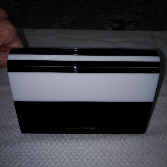 NEW DIANE VON FURSTENBERG STRIPED RESIN CROSSBODY - Picture 3 of 9